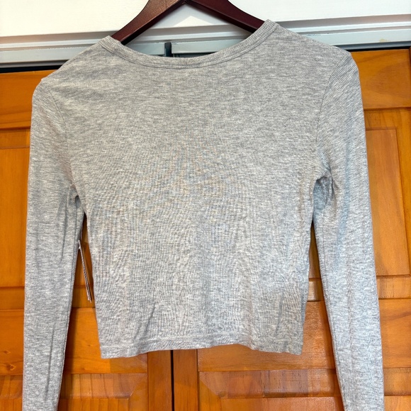 NWT BP Ribbed Long Sleeve Cropped Heathered Gray Shirt Size Medium - Picture 3 of 10